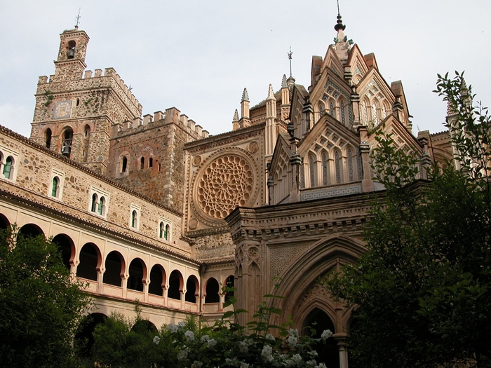 Cloister of the Real Monasterio de Santa María