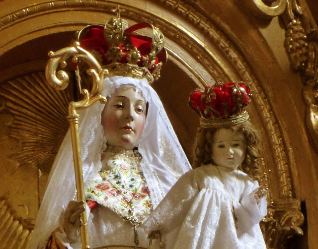 Statue of Our Lady of Good Success in Quito, holding the Christ Child, crosier, and keys