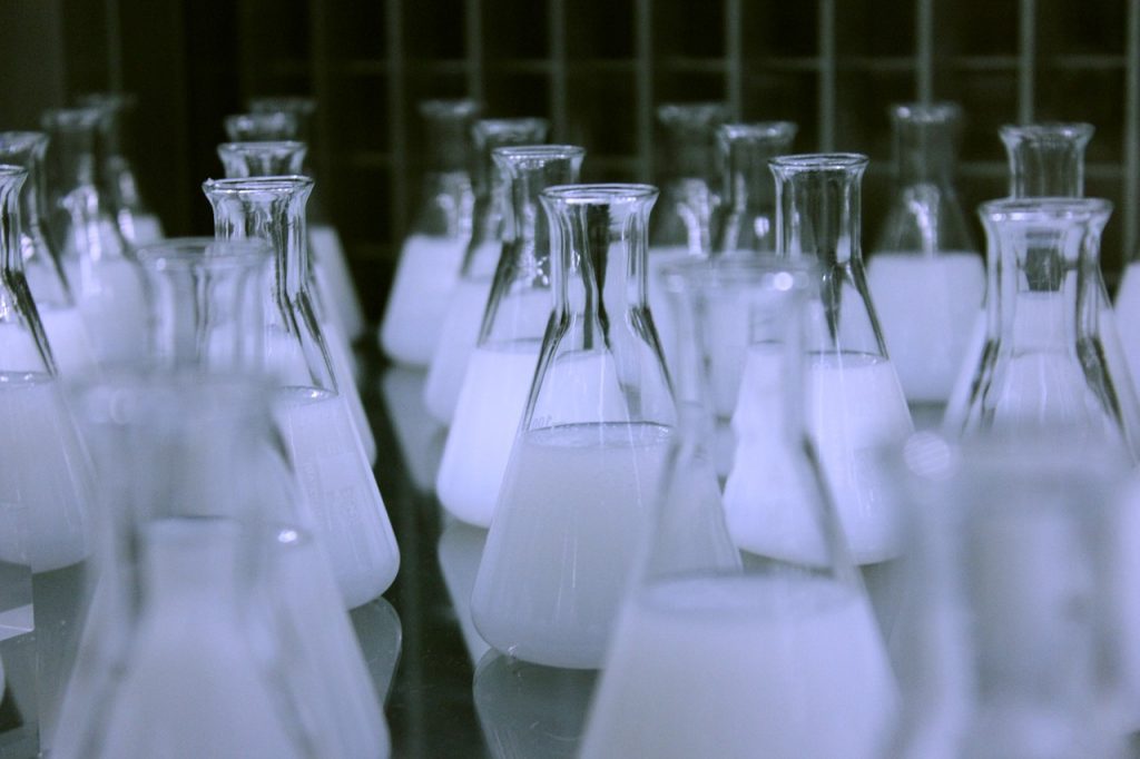 flasks-606612_1280