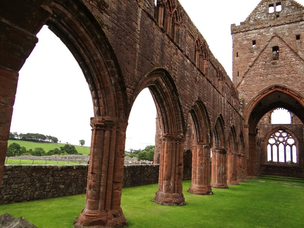ruin-987688_1280 (1)